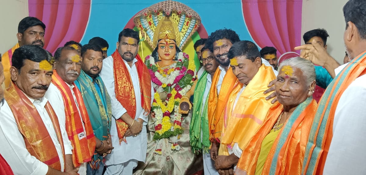 Ravikumar and Heerekar Srinu who participated in the Kalyanam of Mallikarjuna Swami and performed special pujas.